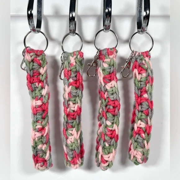 Set Of 4 Pink Crochet Keychain Wristlets - Picture 1 of 3